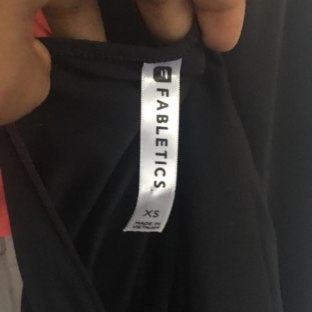 Fabletics top size XS - Picture 9 of 11